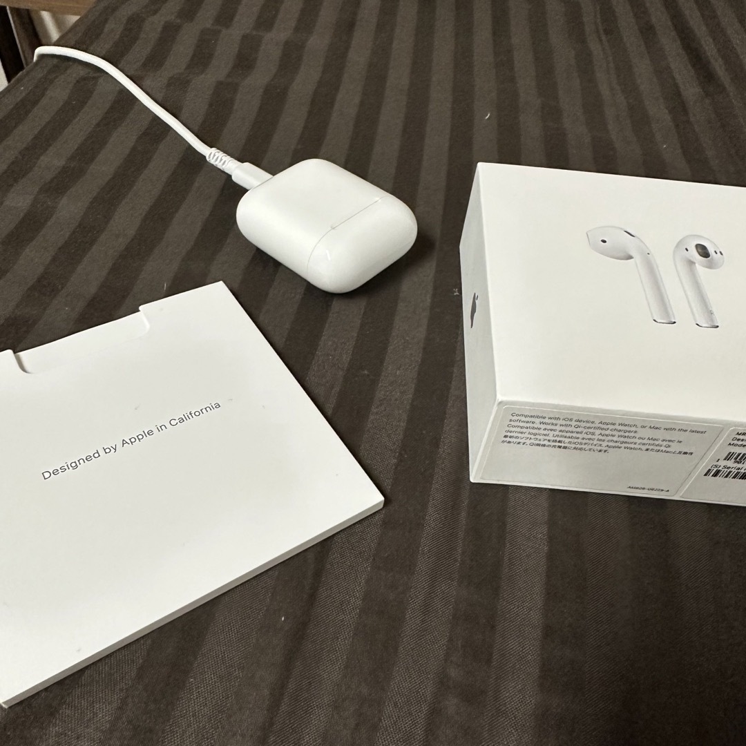 Apple(アップル)のAirPods 第2世代 充電ケース ケースのみ イヤホンなし スマホ/家電/カメラのオーディオ機器(ヘッドフォン/イヤフォン)の商品写真