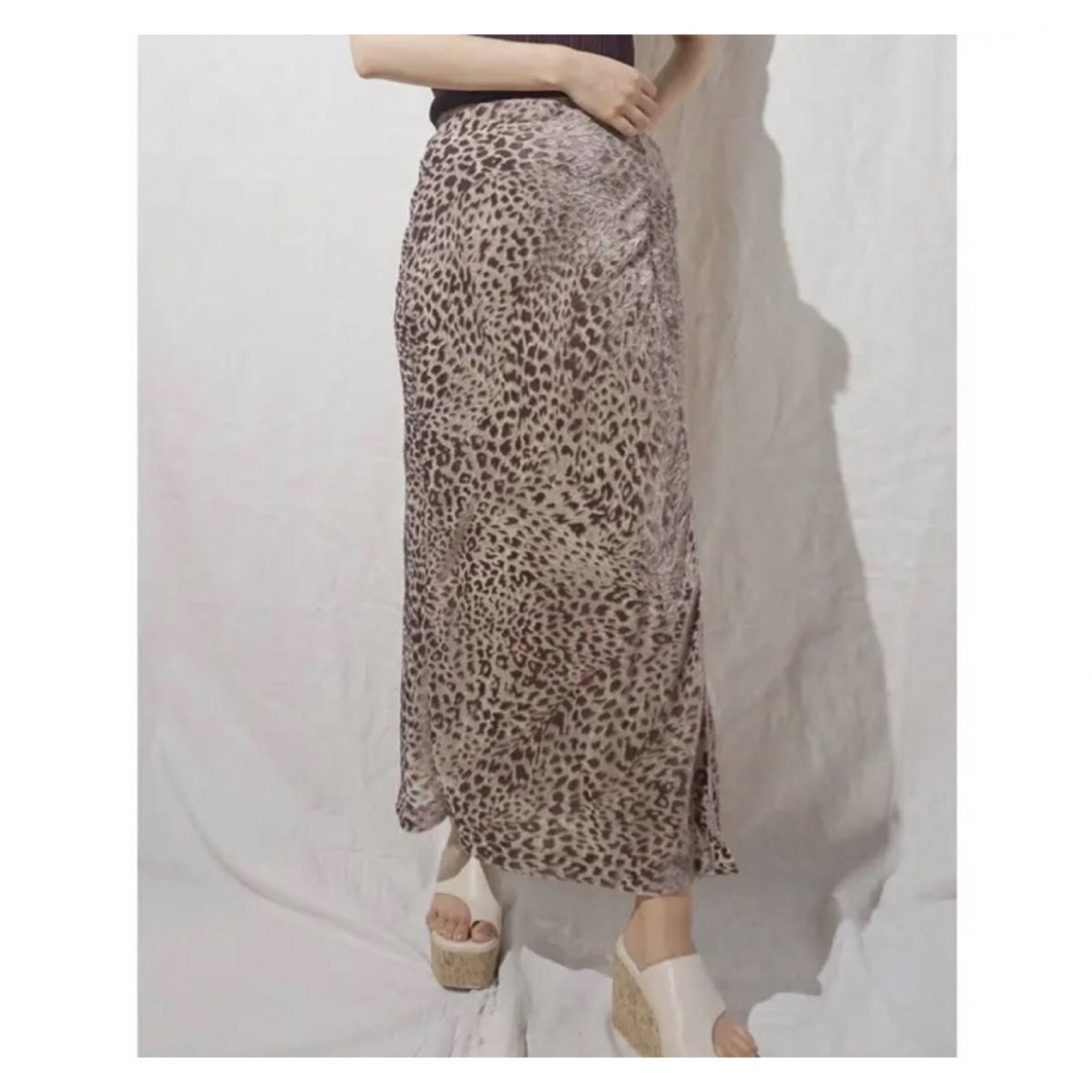 MERCURYDUO(マーキュリーデュオ)の新品タグ付き　MERCURYDUO オパールベロアレオパードスカート レディースのスカート(ロングスカート)の商品写真