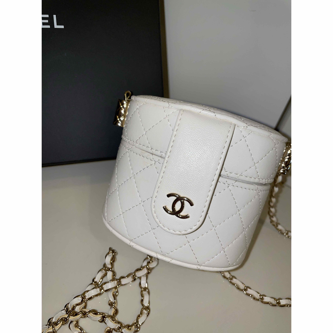 CHANEL(シャネル)のシャネル/CHANEL　マトラッセ スモール バニティ チェーンショルダーバッグ レディースのバッグ(ショルダーバッグ)の商品写真