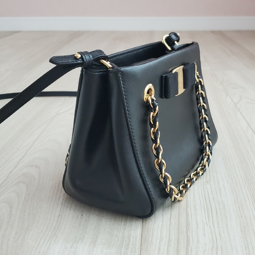 Salvatore Ferragamo - 美品《フェラガモ》ヴァラ ショルダーバッグ