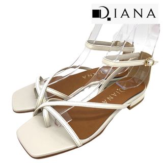 ダイアナ(DIANA)の〈極美品〉DIANA ダイアナ【22.5cm】ストラップ フラット サンダル 白(サンダル)