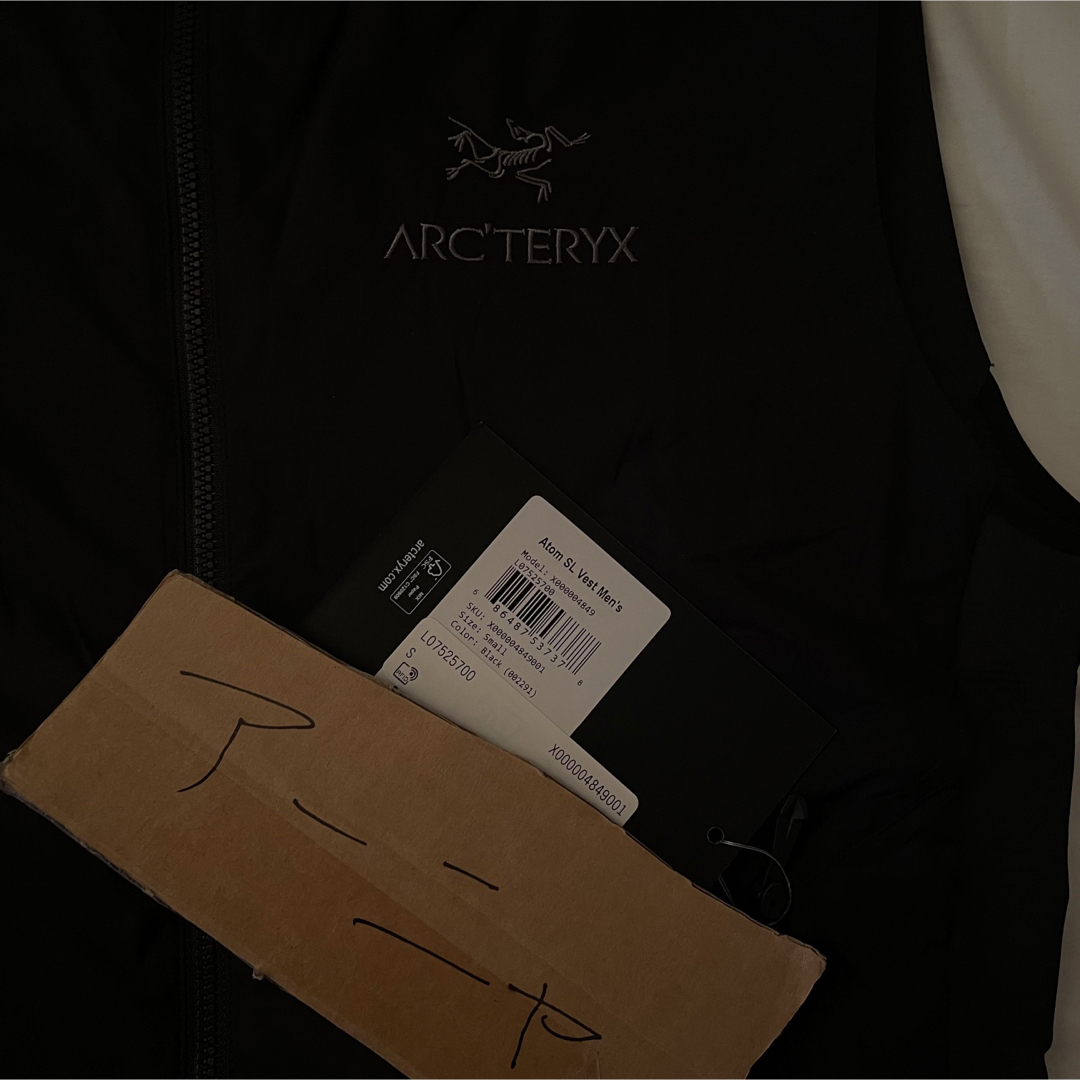 ARC'TERYX(アークテリクス)のarcteryx アークテリクス アトムSLベスト Atom SL Vest 黒 メンズのトップス(ベスト)の商品写真