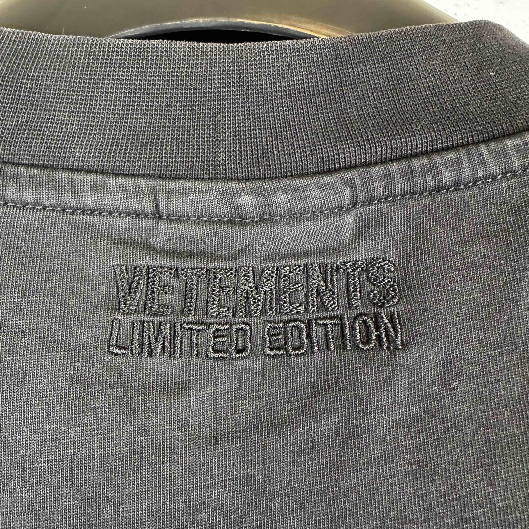 新品100%本物 vetements ロゴ Tシャツ ヴェトモン S