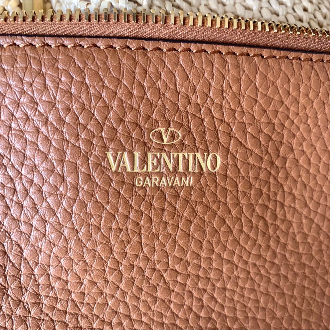 VALENTINO(ヴァレンティノ)の新品 VALENTINO ヴァレンティノ Vロゴ バッグ サマートート ラフィア レディースのバッグ(トートバッグ)の商品写真