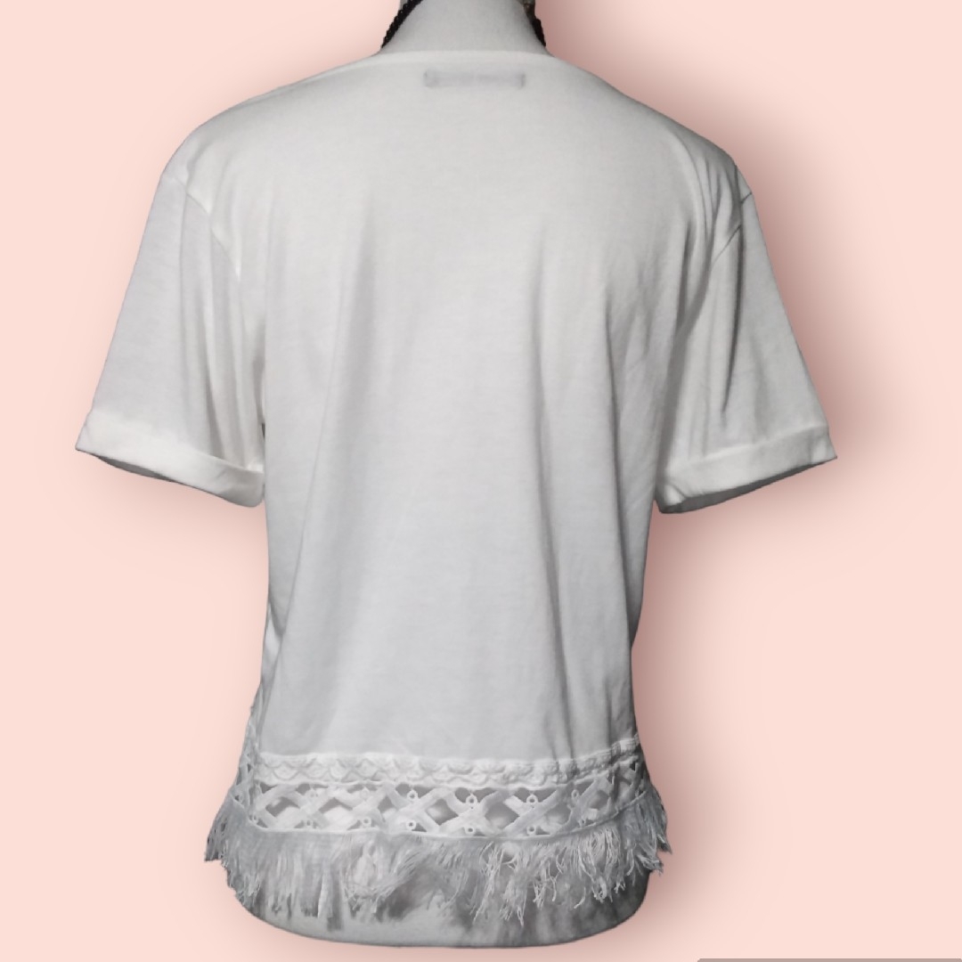 one*way(ワンウェイ)の50 ワンウェイ 白 Vネック Tシャツ レース フリンジ付き 可愛い レディースのトップス(Tシャツ(半袖/袖なし))の商品写真