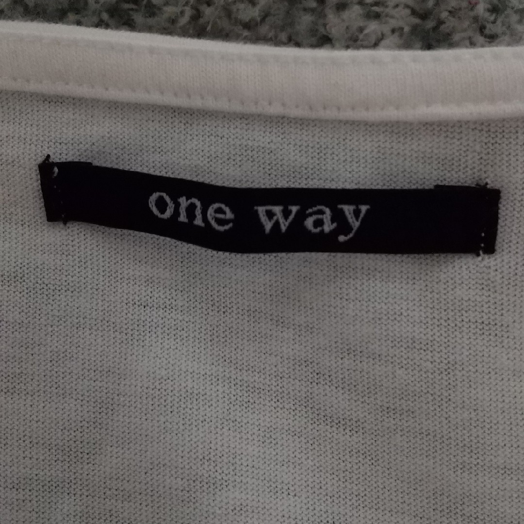 one*way(ワンウェイ)の50 ワンウェイ 白 Vネック Tシャツ レース フリンジ付き 可愛い レディースのトップス(Tシャツ(半袖/袖なし))の商品写真