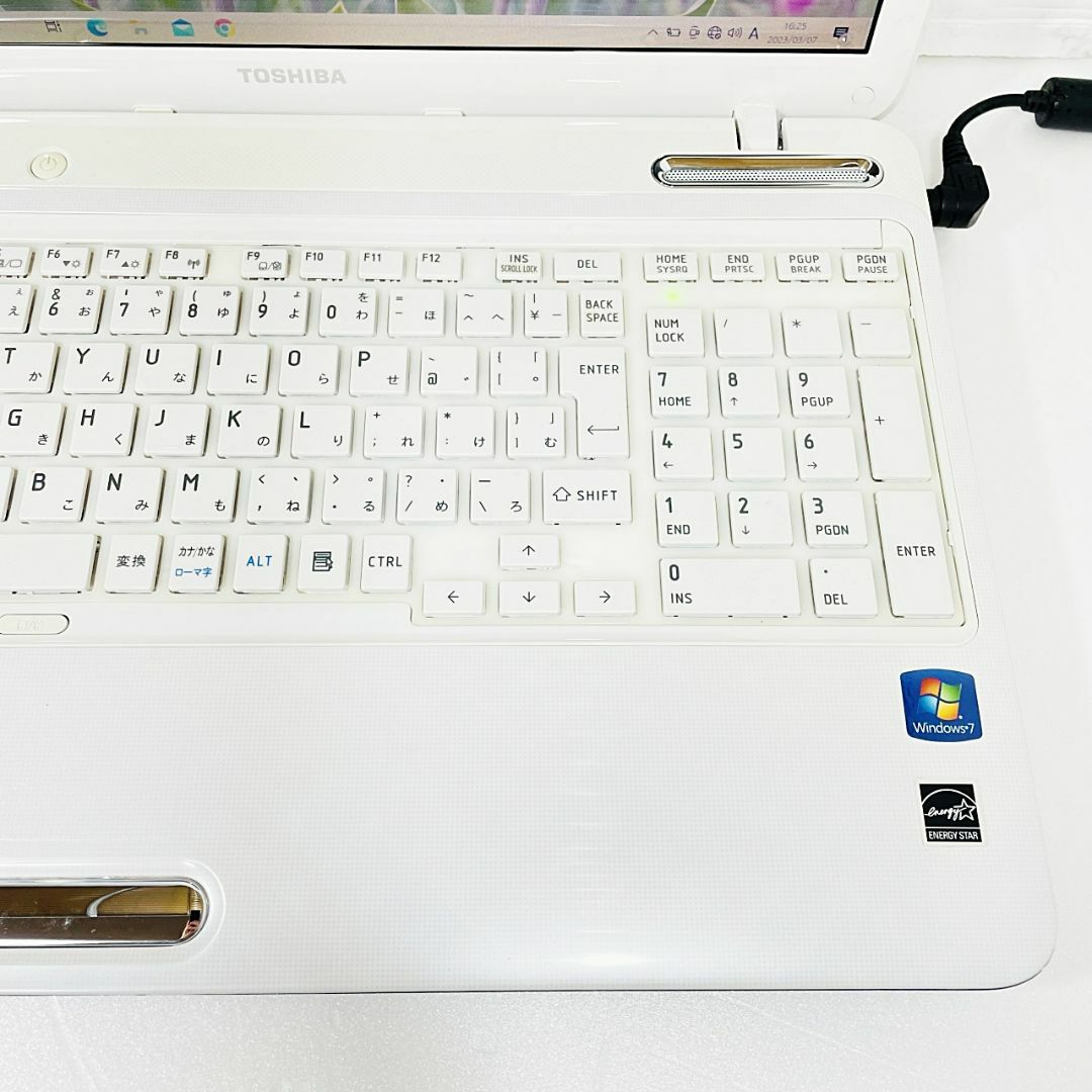 東芝 - 綺麗な白✨すぐ使えるノートパソコン✨オフィス付き✨写真