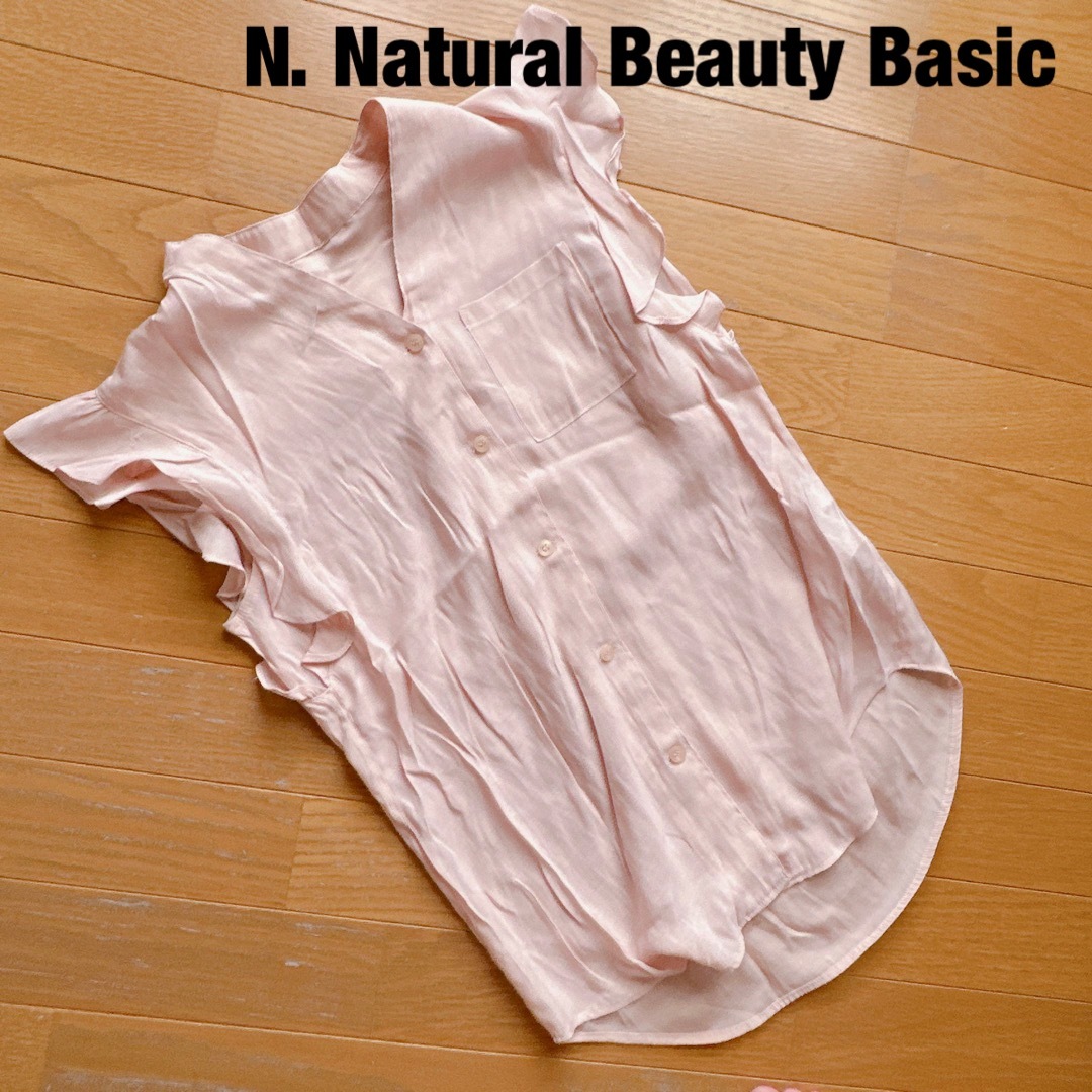 N.Natural beauty basic(エヌナチュラルビューティーベーシック)の【セール】N. ナチュラルビューティーベーシック 肩フリルシャツ　ブラウス M レディースのトップス(シャツ/ブラウス(半袖/袖なし))の商品写真