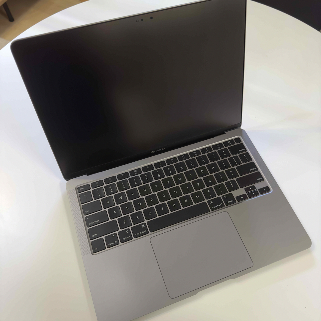 Apple(アップル)のMacBook Air 2019 / i7 / 16GB / 256GB スマホ/家電/カメラのPC/タブレット(ノートPC)の商品写真