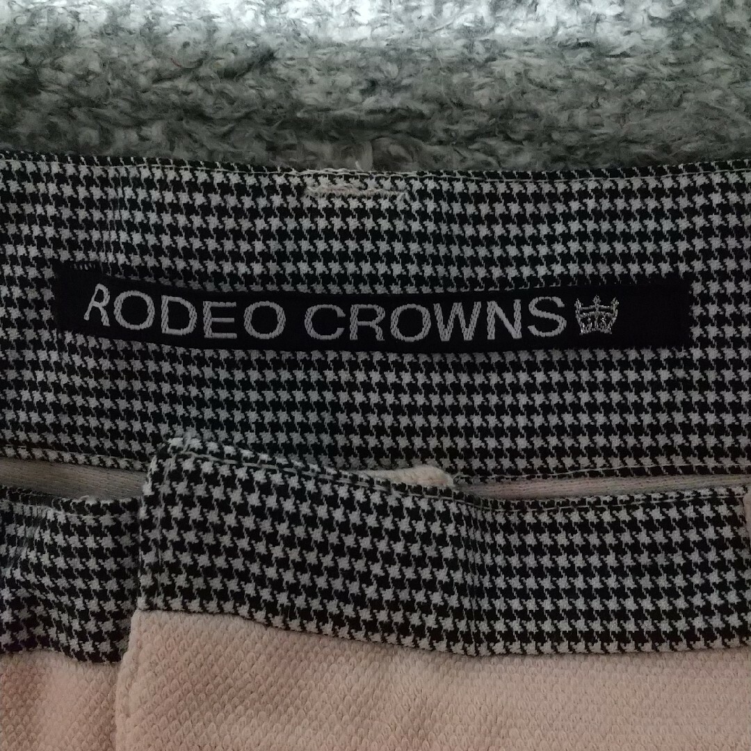 RODEO CROWNS(ロデオクラウンズ)の51 ロデオクラウンズ 薄ピンク×グレー ショートパンツ 千鳥柄 新品タグ付き レディースのパンツ(ショートパンツ)の商品写真