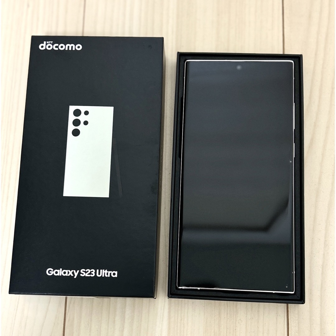 Galaxy(ギャラクシー)の【美品】国内版 Galaxy S23 Ultra クリーム docomo スマホ/家電/カメラのスマートフォン/携帯電話(スマートフォン本体)の商品写真