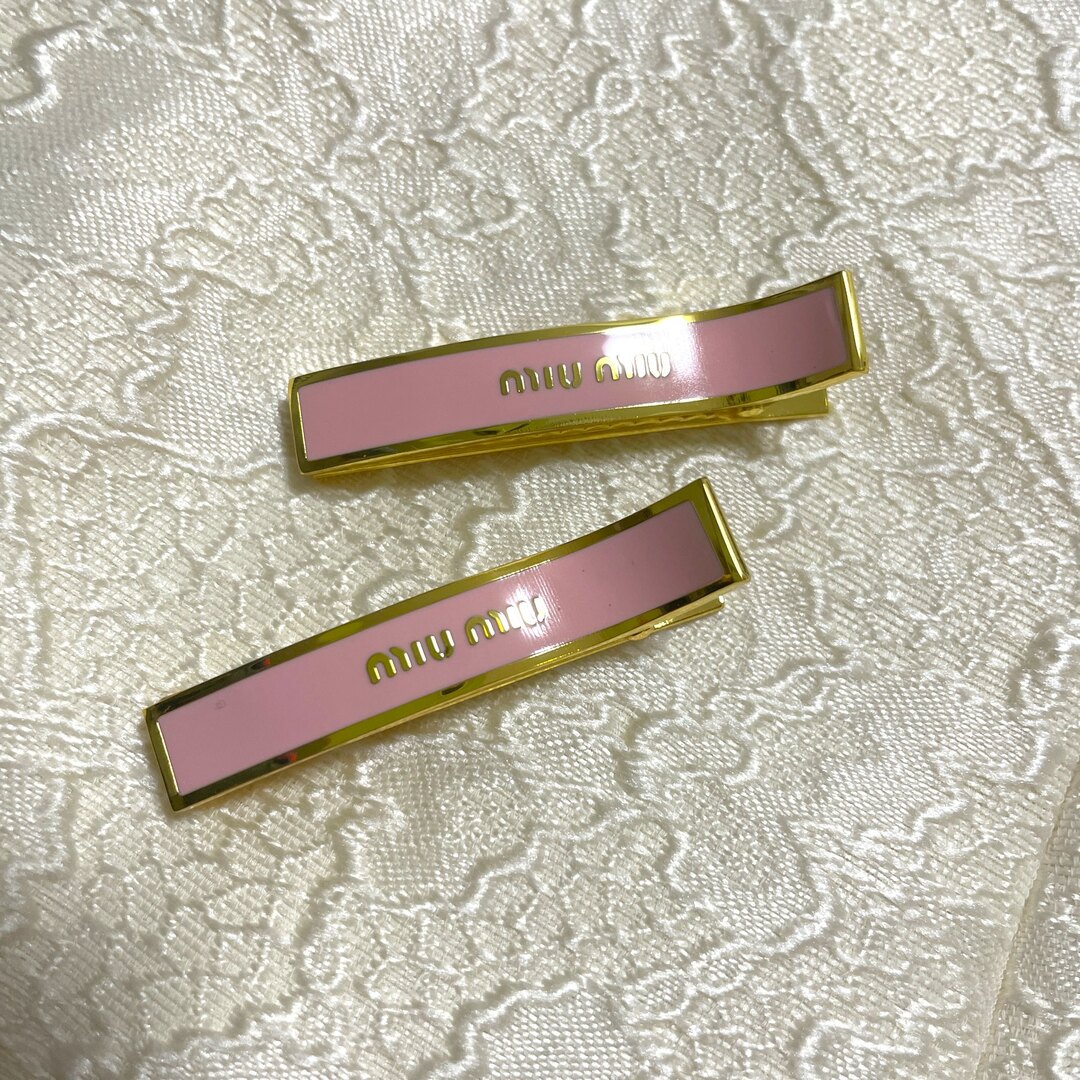 miumiu エナメルメタルヘアクリップ - バレッタ/ヘアクリップ