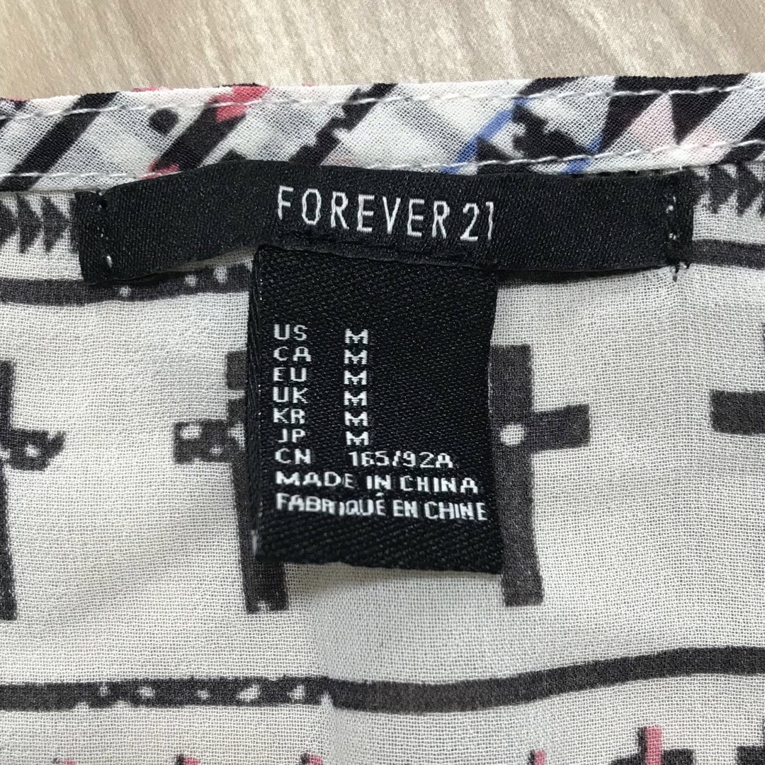 FOREVER 21(フォーエバートゥエンティーワン)のForever21 ネイティブ柄　シフォンタンクトップ トップス　プルオーバー レディースのトップス(タンクトップ)の商品写真