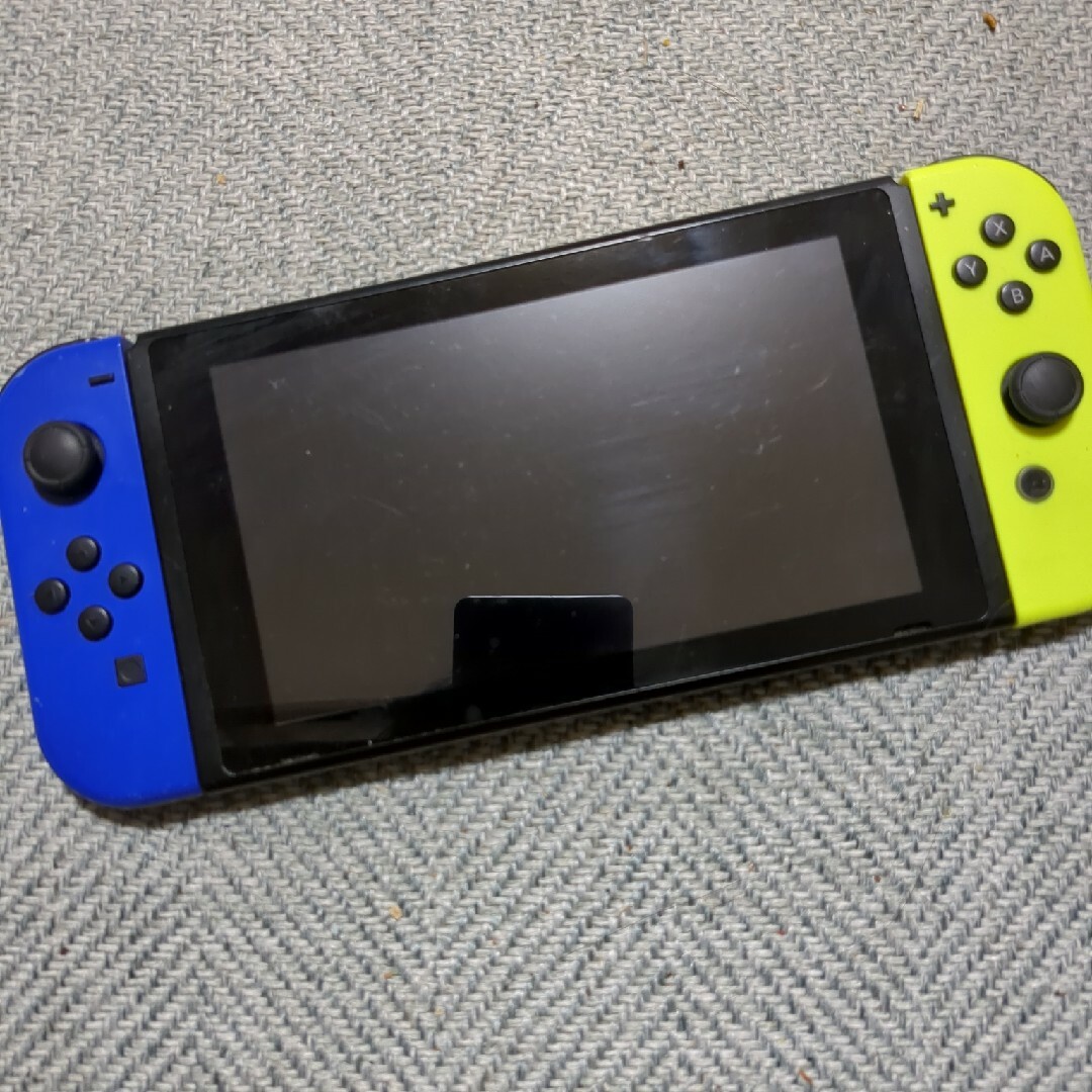 希少　ピカブイモデル　Nintendo Switch　本体　のみ