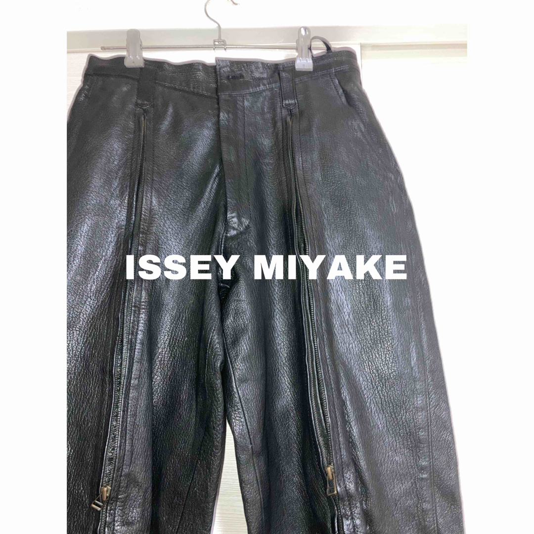 ISSEI MIYAKE 黒レザーパンツ