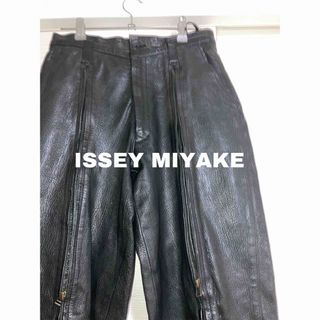 イッセイミヤケ(ISSEY MIYAKE)のイッセイミヤケ レザーパンツ センタージップ 超希少 激レア 山羊革(スラックス)