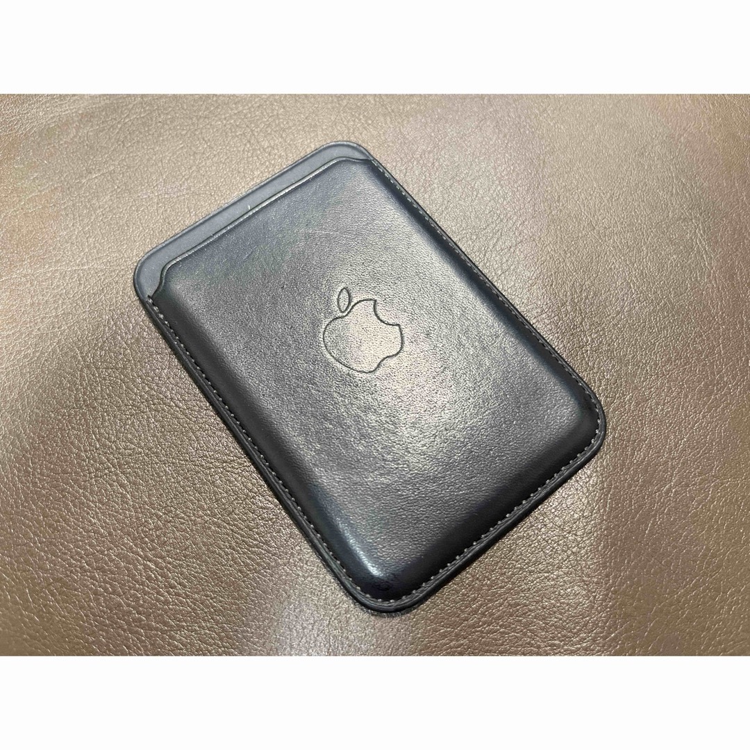 Apple(アップル)の【Apple純正】MagSafe対応レザーウォレット　ミッドナイト スマホ/家電/カメラのスマホアクセサリー(その他)の商品写真