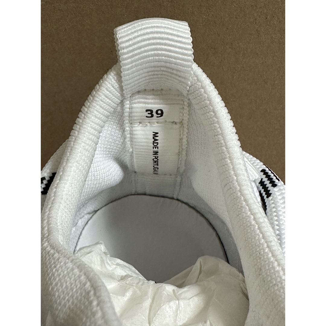 ami - amiparis 試着のみ ホワイトスニーカーの通販 by ワールド ami - amiparis 試着のみ ホワイトスニーカーの通販 by ワールド