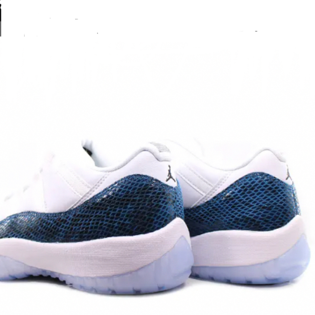 NIKE(ナイキ)の NIKE  AIR JORDAN 11 RETRO LOW 青蛇　鱗　29.5 メンズの靴/シューズ(スニーカー)の商品写真