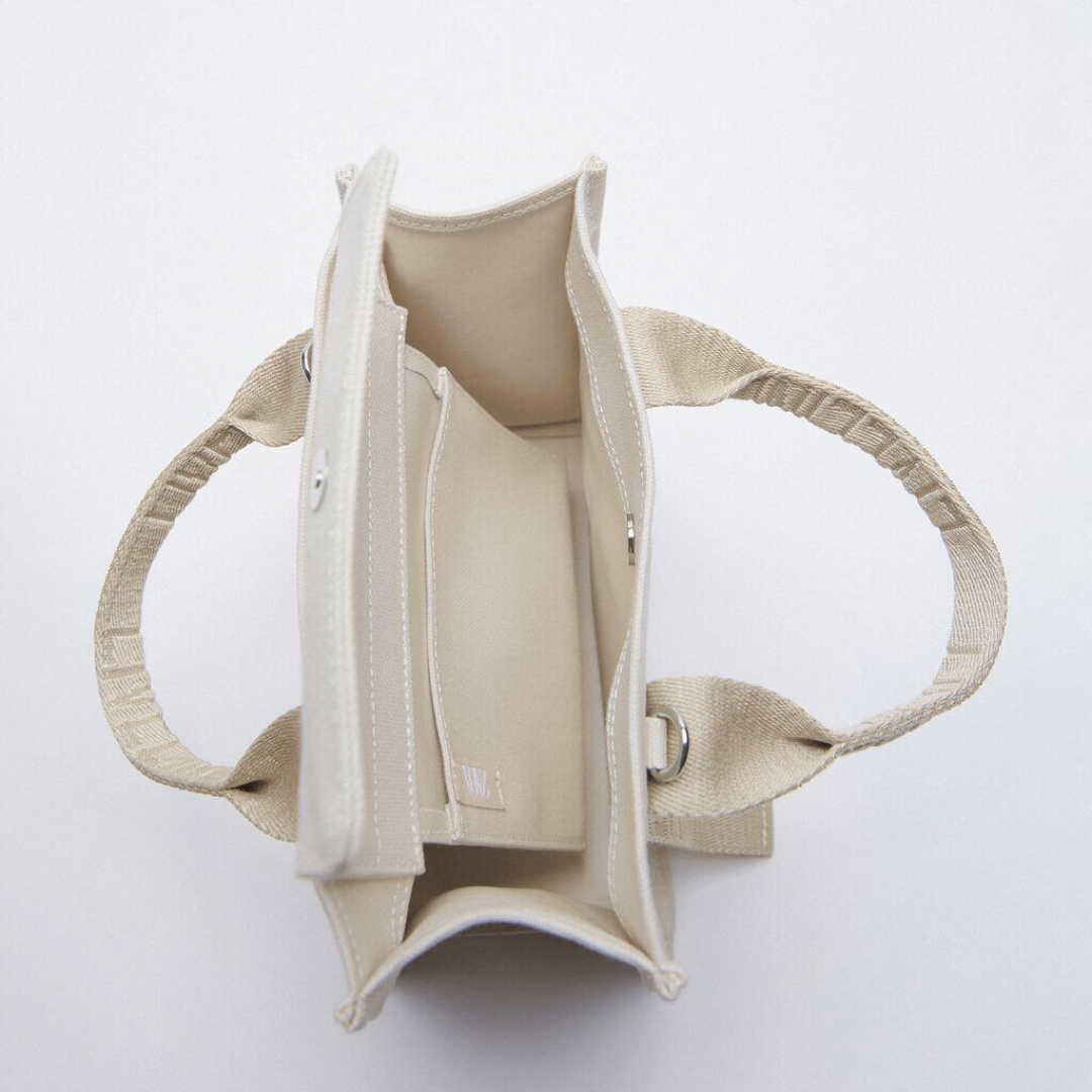 ZARA(ザラ)の❤️新品未使用品ZARA ロゴ ストラップ キャンバス ショルダー エクリュ レディースのバッグ(ショルダーバッグ)の商品写真