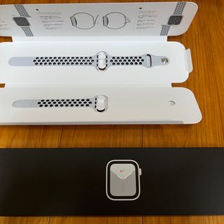 Apple Watch - Apple Watch SE nike 第一世代 40mm GPSモデルの通販 by