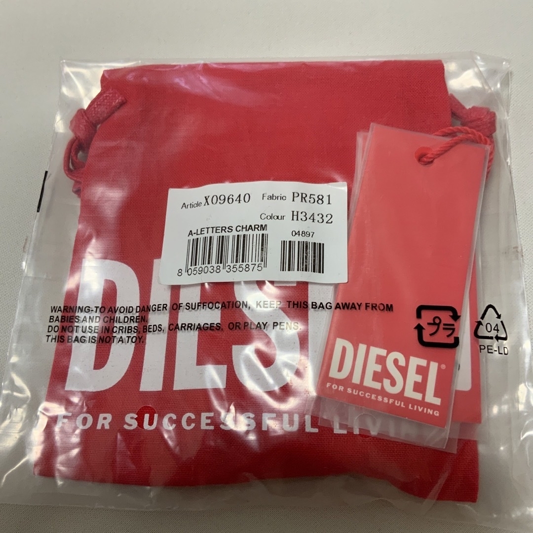 洗練されたデザイン　DIESEL　A-LETTERS CHARM　ゴールドDIESELMAKO