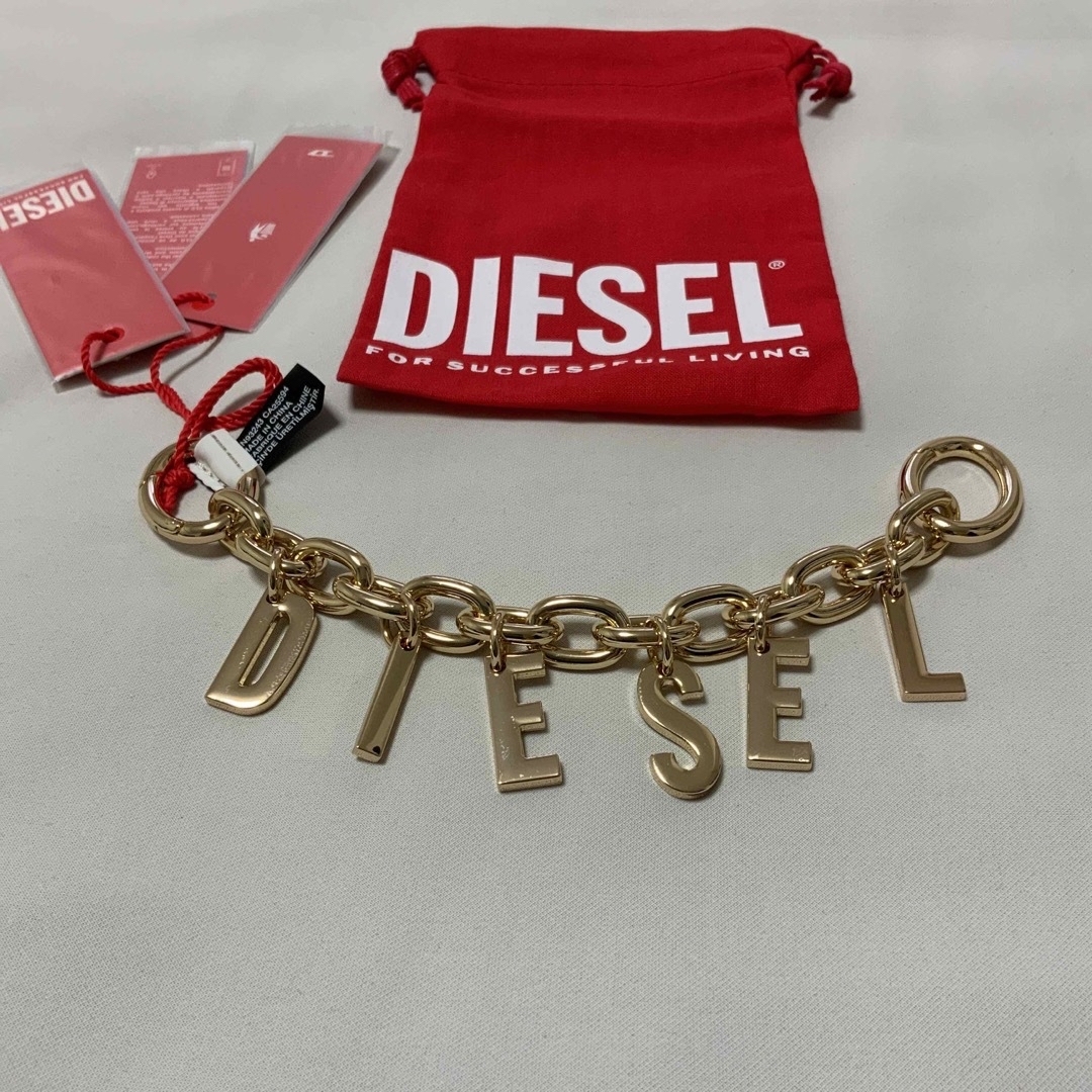 洗練されたデザイン　DIESEL　A-LETTERS CHARM　ゴールドDIESELMAKO