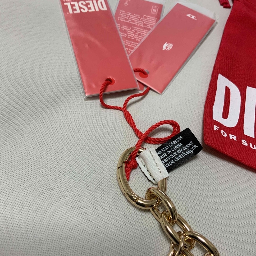 洗練されたデザイン　DIESEL　A-LETTERS CHARM　ゴールドDIESELMAKO