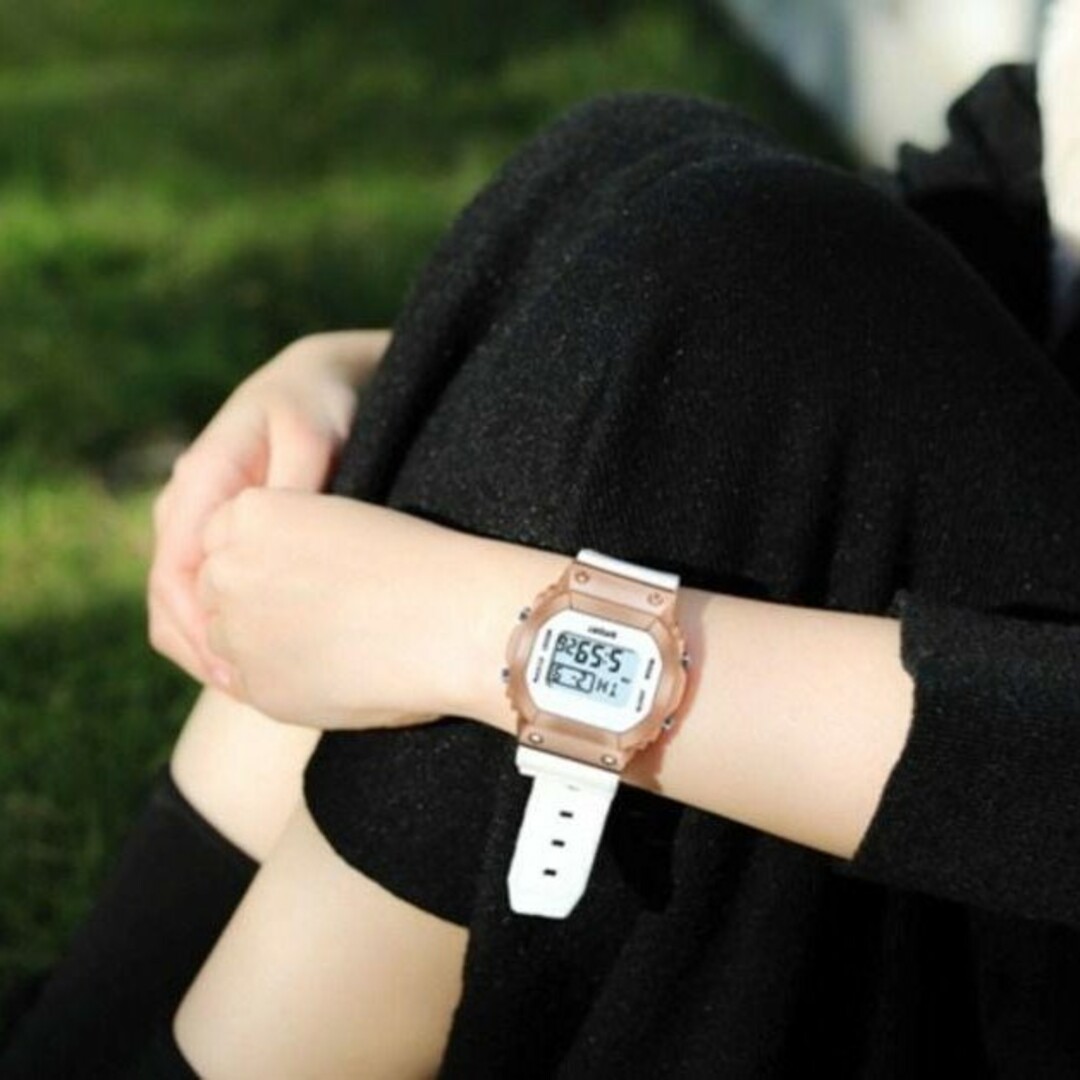 スクエア デジタル 腕時計 新品 男女兼用 白✖️ピンクゴールド その他のその他(その他)の商品写真