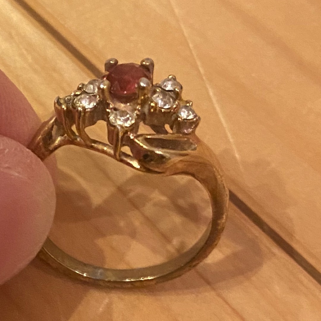 赤色の石　ジルコニアリング　9号 レディースのアクセサリー(リング(指輪))の商品写真