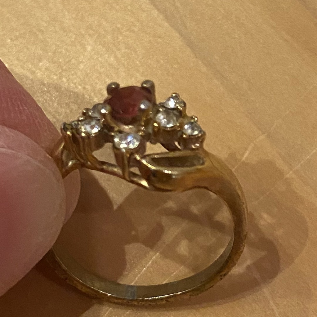 赤色の石　ジルコニアリング　9号 レディースのアクセサリー(リング(指輪))の商品写真