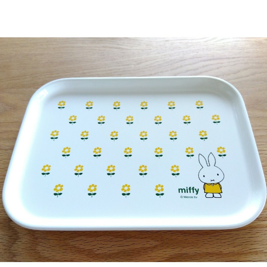 miffy(ミッフィー)のミッフィー　お盆　flower インテリア/住まい/日用品のキッチン/食器(テーブル用品)の商品写真