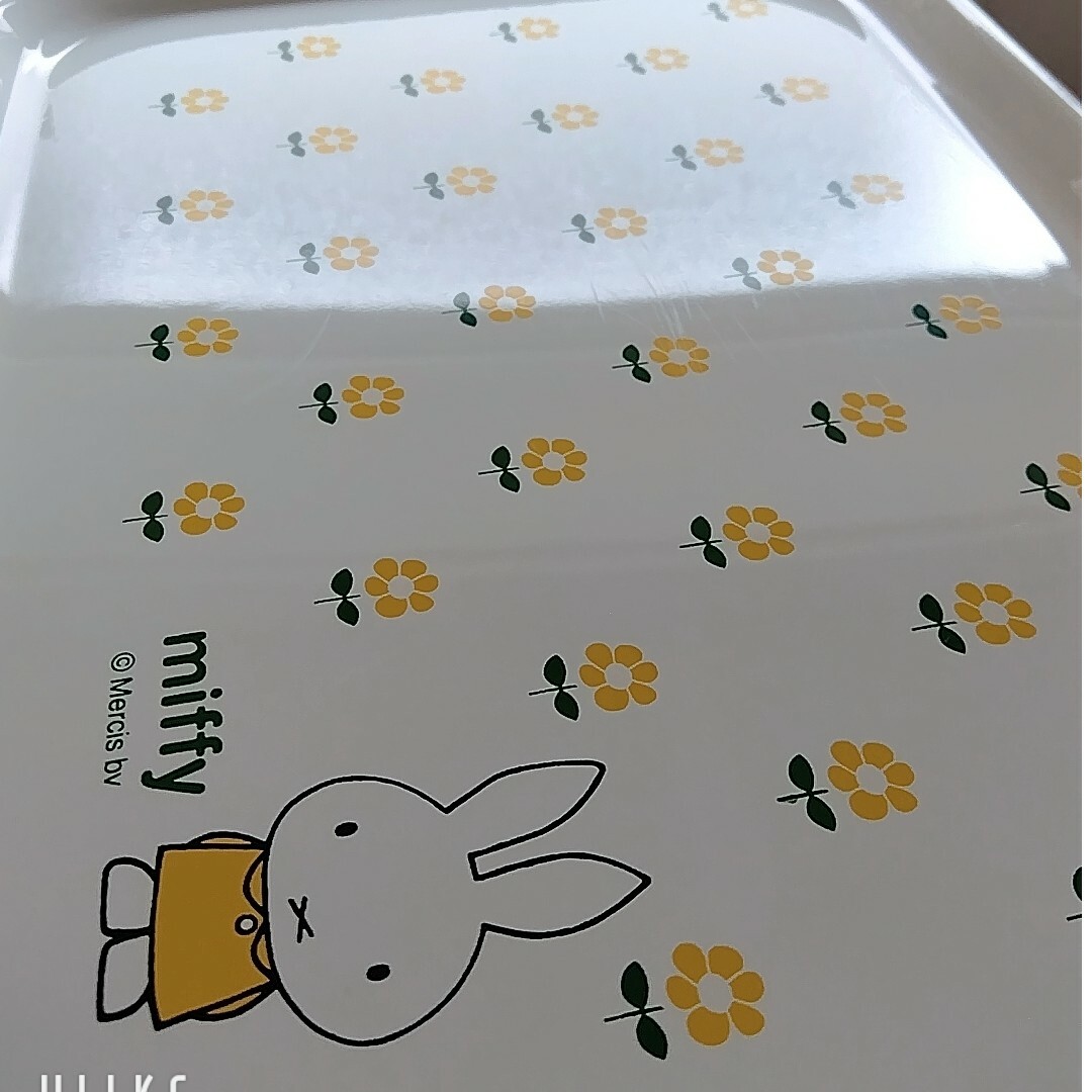 miffy(ミッフィー)のミッフィー　お盆　flower インテリア/住まい/日用品のキッチン/食器(テーブル用品)の商品写真