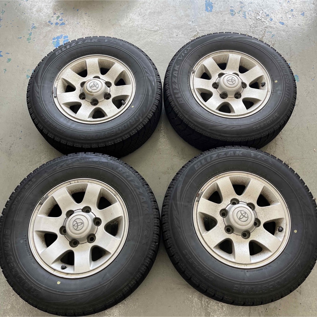 215/70R15 スタッドレスタイヤ-