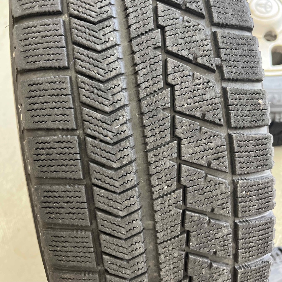 トヨタハイエーススタッドレスタイヤトヨタ純正ホイル付215/70R15