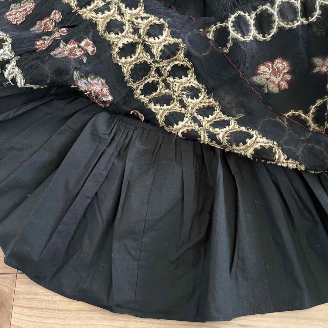 Lois CRAYON(ロイスクレヨン)のロイスクレヨン 総刺繍 チュールスカート ブラック レディースのスカート(ロングスカート)の商品写真