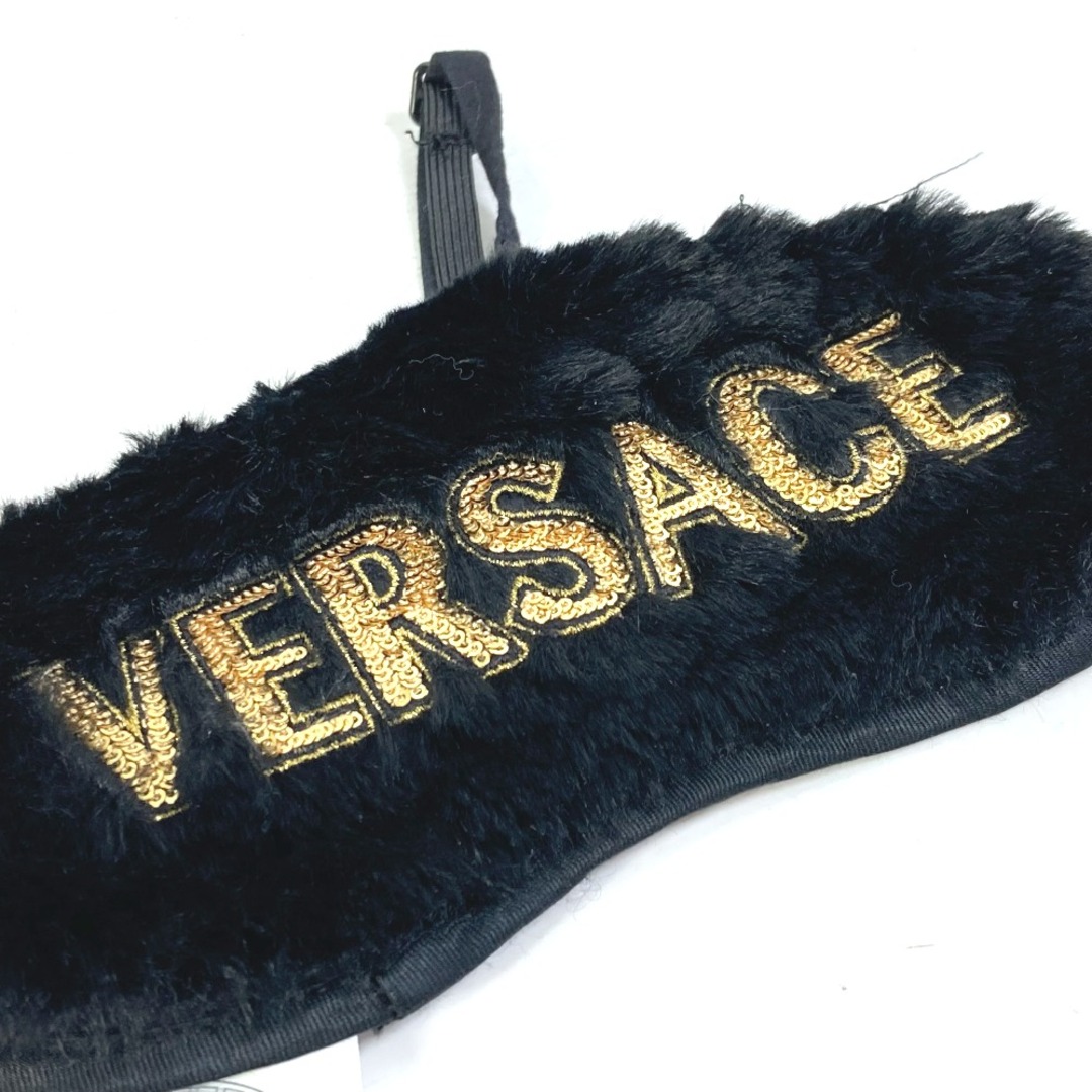 VERSACE(ヴェルサーチ)のヴェルサーチ VERSACE ロゴ 睡眠グッズ スパンコール ファー アイマスク ポリエステル ブラック インテリア/住まい/日用品の寝具(その他)の商品写真