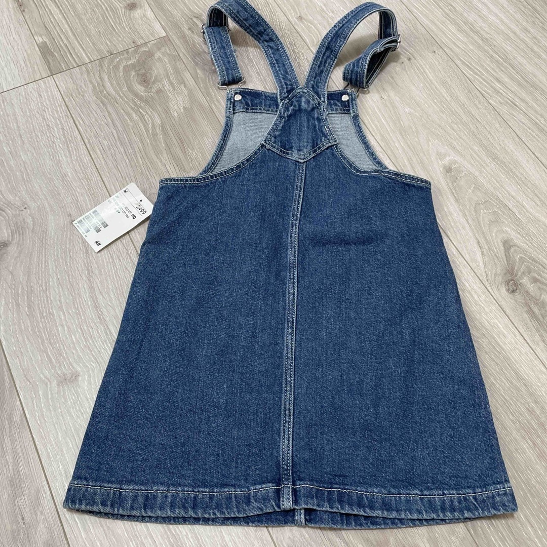 H&M(エイチアンドエム)のH&M デニムジャンバースカート　新品 キッズ/ベビー/マタニティのキッズ服女の子用(90cm~)(ワンピース)の商品写真