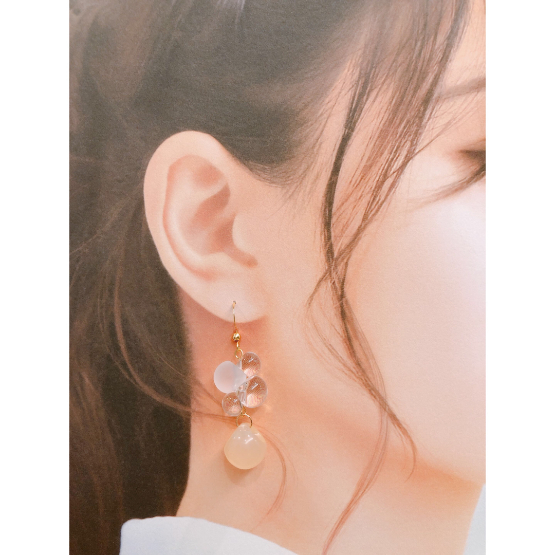 ぷっくりうる艶*パステルオレンジの揺れるピアス/イヤリング No.86の通販 by