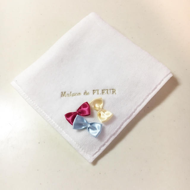 Maison de FLEUR(メゾンドフルール)ののびぃ様専用☆  メゾンドフルール  リップ &ハンカチ レディースのファッション小物(ハンカチ)の商品写真