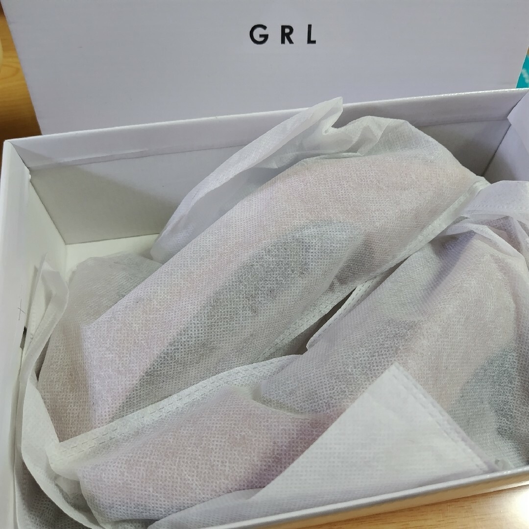 GRL(グレイル)の新品未使用 グレイル 低反発サテンポインテッドトゥプレーンパンプス レディースの靴/シューズ(ハイヒール/パンプス)の商品写真