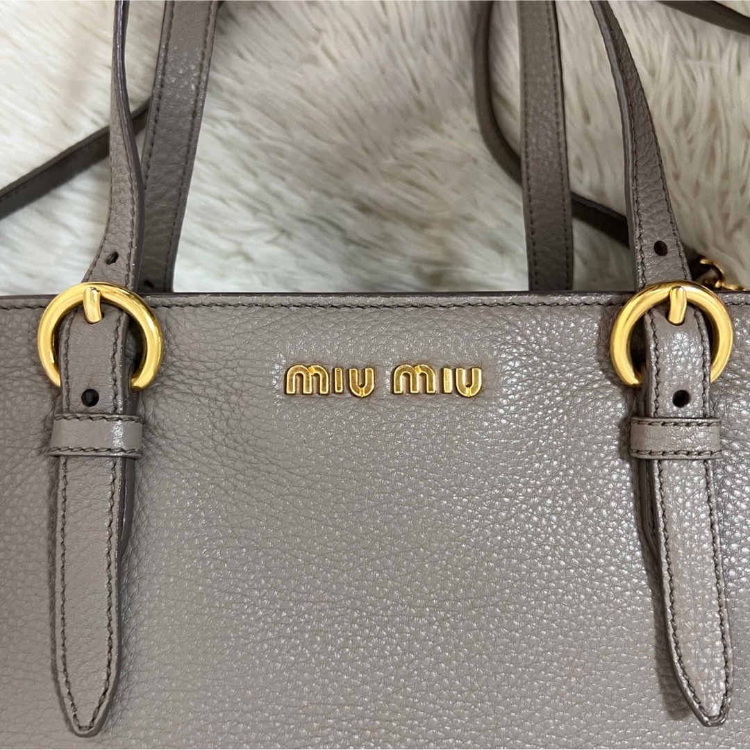 美品　miumiu グレージュ　バッグカラーグレー