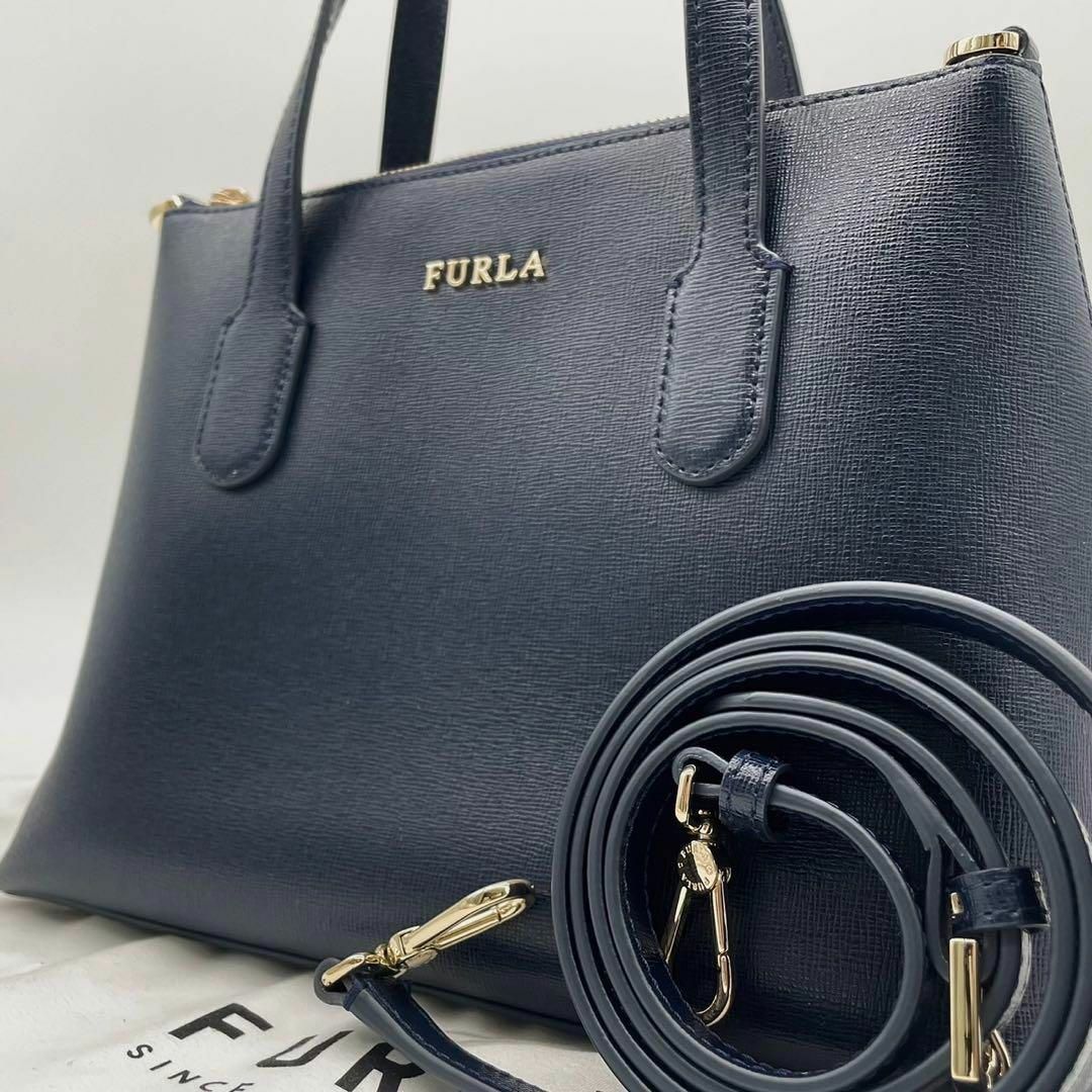 Furla(フルラ)の✨未使用に近い✨ FURLA 2way ハンドバッグ レザー ネイビー 腕かけ レディースのバッグ(ハンドバッグ)の商品写真