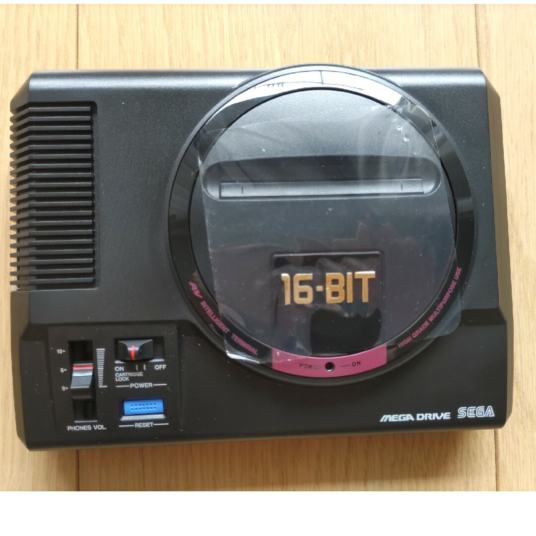 SEGA(セガ)のセガ　メガドライブミニW　中古品 エンタメ/ホビーのゲームソフト/ゲーム機本体(家庭用ゲーム機本体)の商品写真