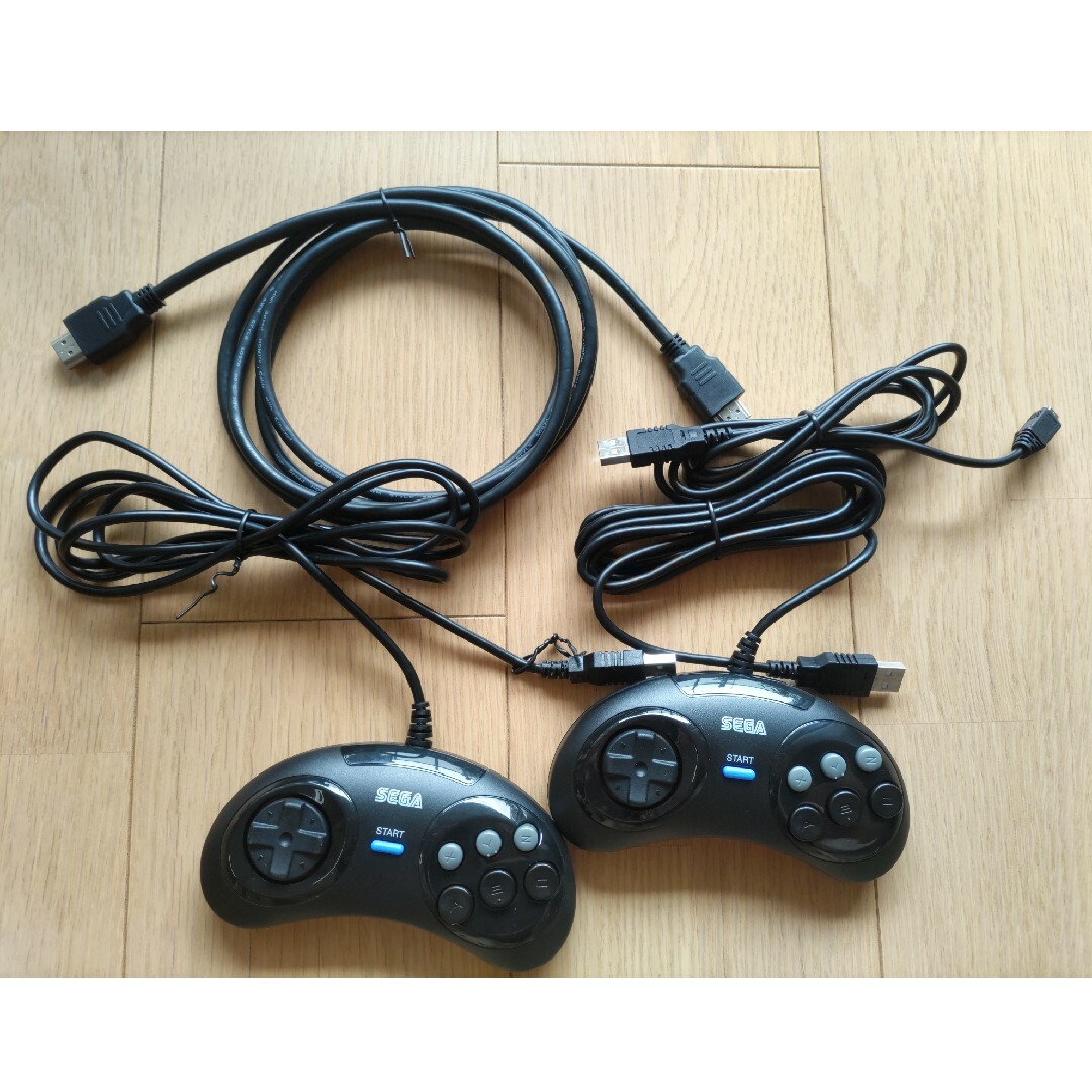 SEGA(セガ)のセガ　メガドライブミニW　中古品 エンタメ/ホビーのゲームソフト/ゲーム機本体(家庭用ゲーム機本体)の商品写真