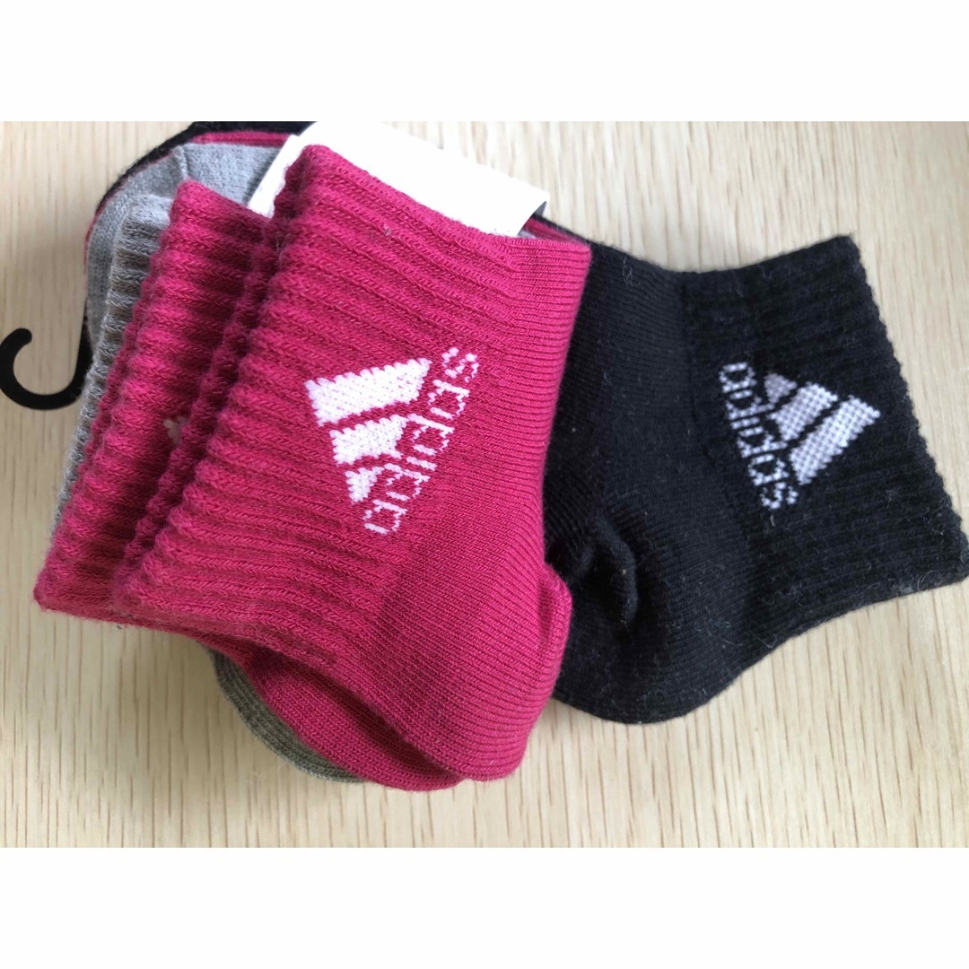 adidas(アディダス)の☆新品　未使用☆ adidas キッズ　靴下　13〜19cm キッズ/ベビー/マタニティのこども用ファッション小物(靴下/タイツ)の商品写真