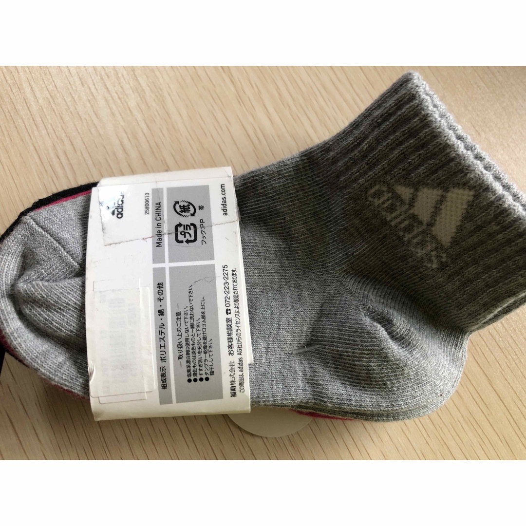 adidas(アディダス)の☆新品　未使用☆ adidas キッズ　靴下　13〜19cm キッズ/ベビー/マタニティのこども用ファッション小物(靴下/タイツ)の商品写真