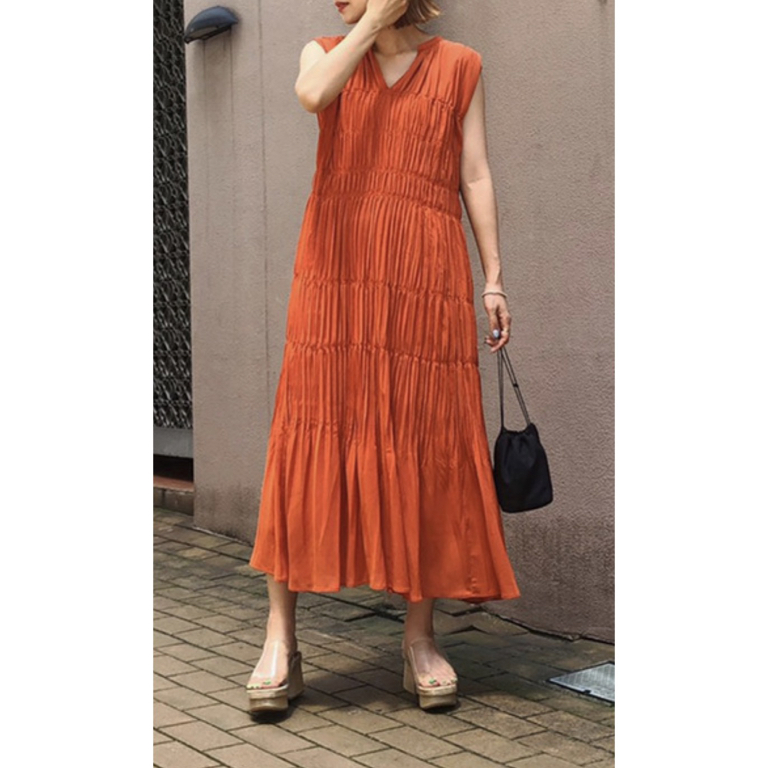 Ameri VINTAGE(アメリヴィンテージ)のSHIRRING PLEATS NS DRESS アメリヴィンテージ レディースのワンピース(ロングワンピース/マキシワンピース)の商品写真