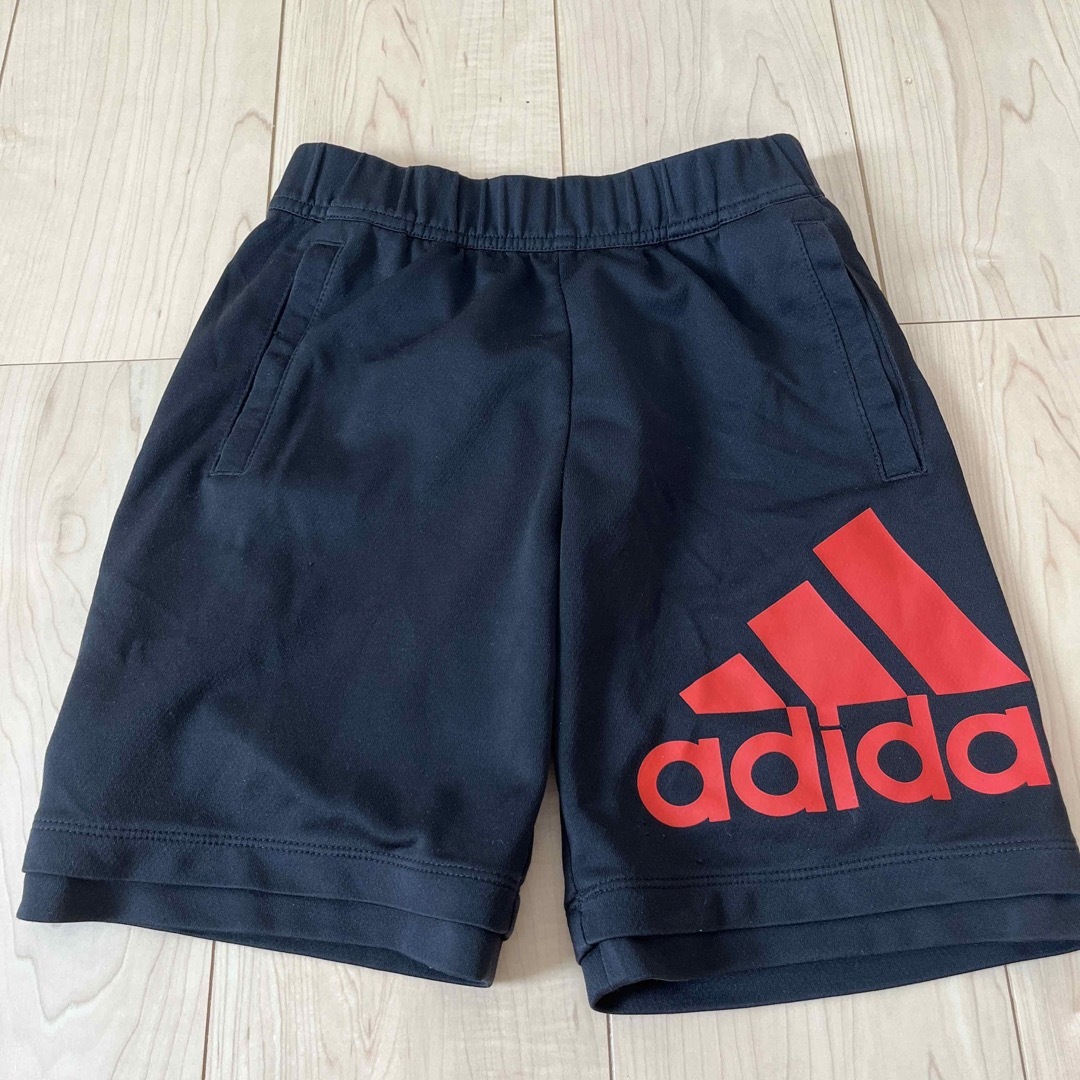 adidas(アディダス)のaddisas ハーフパンツ　130 キッズ/ベビー/マタニティのキッズ服男の子用(90cm~)(パンツ/スパッツ)の商品写真