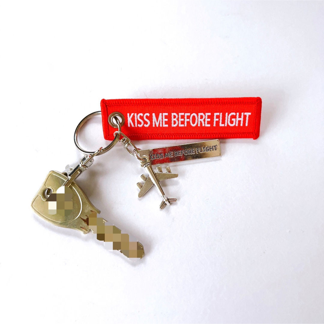 飛行機　キーホルダー フライトタグ KISS ME BEFORE FLIGHT  エンタメ/ホビーのテーブルゲーム/ホビー(航空機)の商品写真